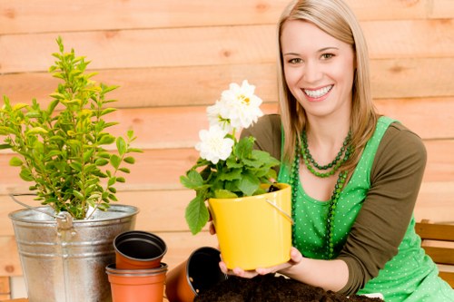 Gardeners Southfields keeping a garden neat and attractive